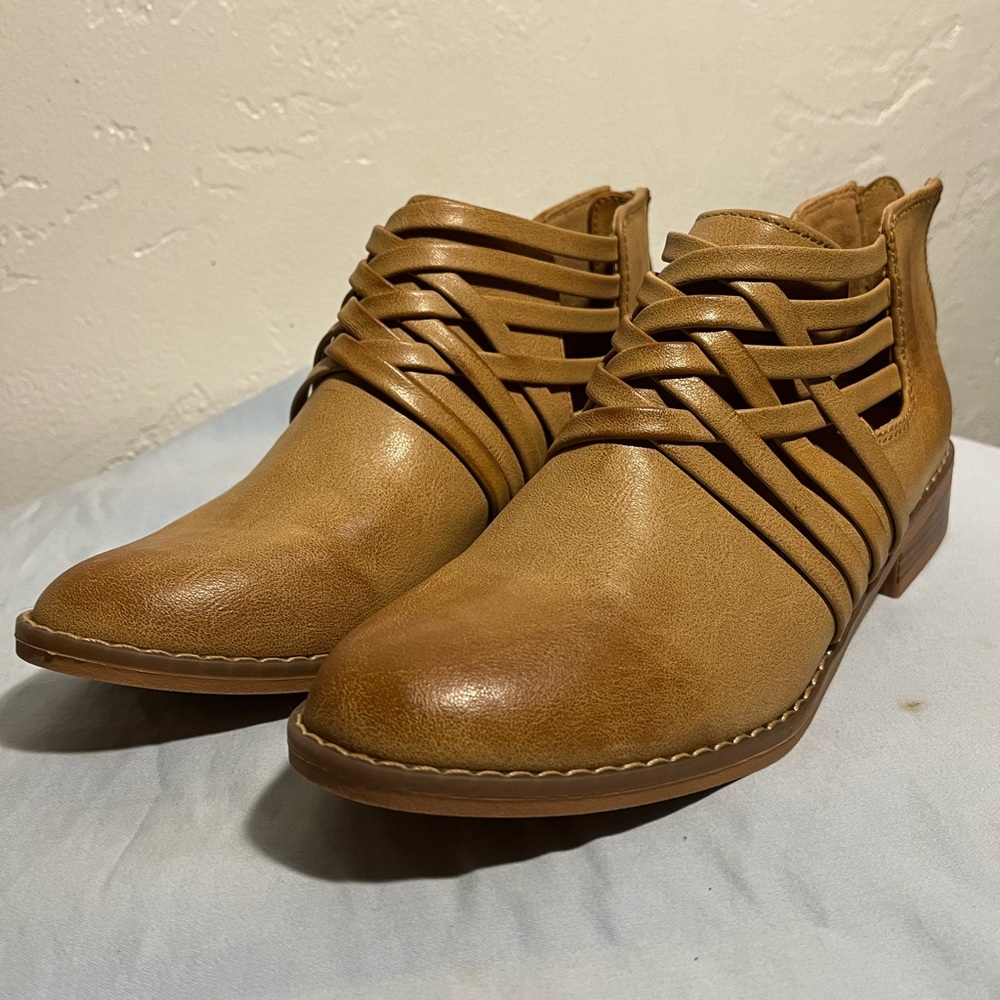 🚀 🐶 Rocket Dog tan booties with lattice weave - size 7 🐶 🚀